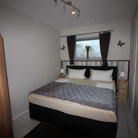 Haus Abbi, Ferienwohnung Mit Schwimmbad Hage Esterno foto