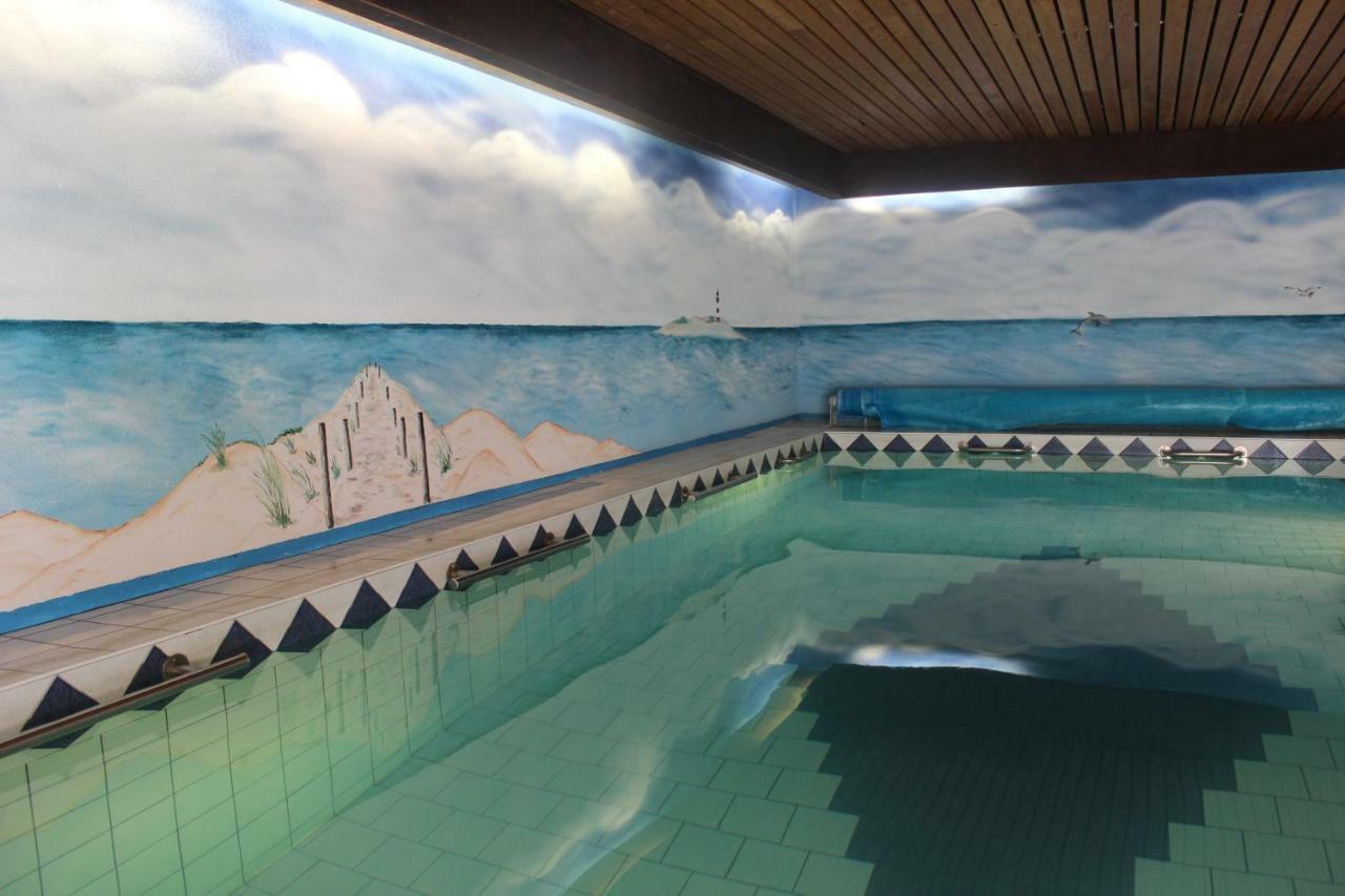 Haus Abbi, Ferienwohnung Mit Schwimmbad Hage Esterno foto