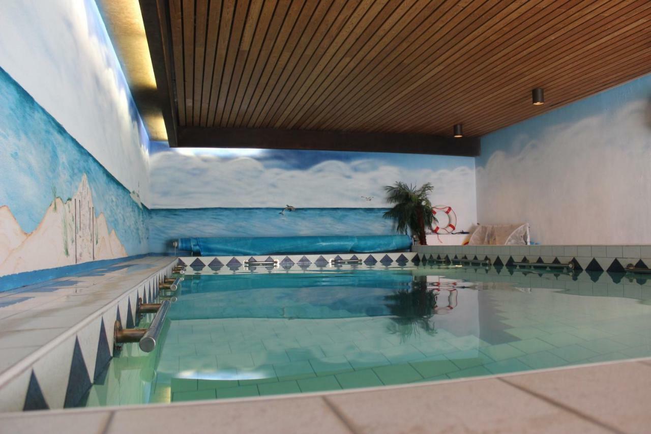 Haus Abbi, Ferienwohnung Mit Schwimmbad Hage Esterno foto