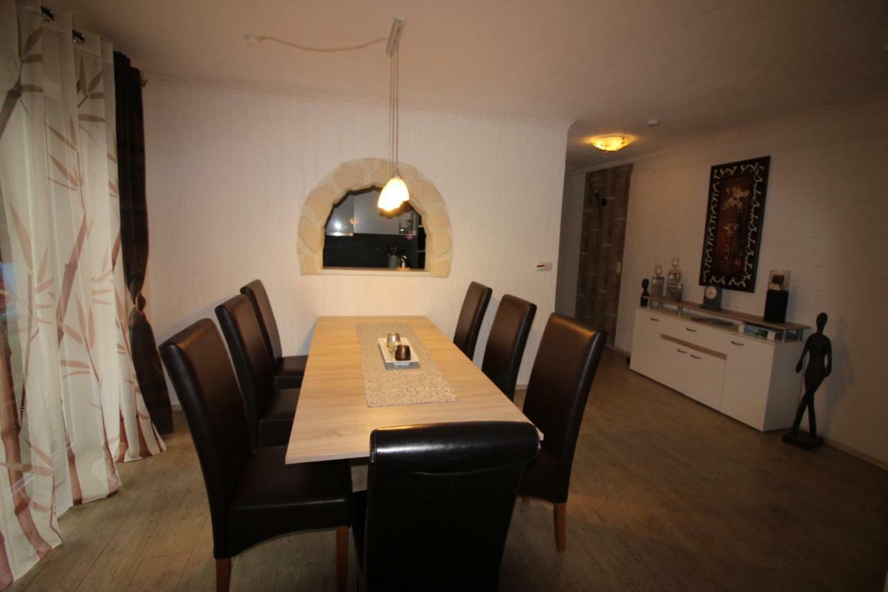 Haus Abbi, Ferienwohnung Mit Schwimmbad Hage Esterno foto