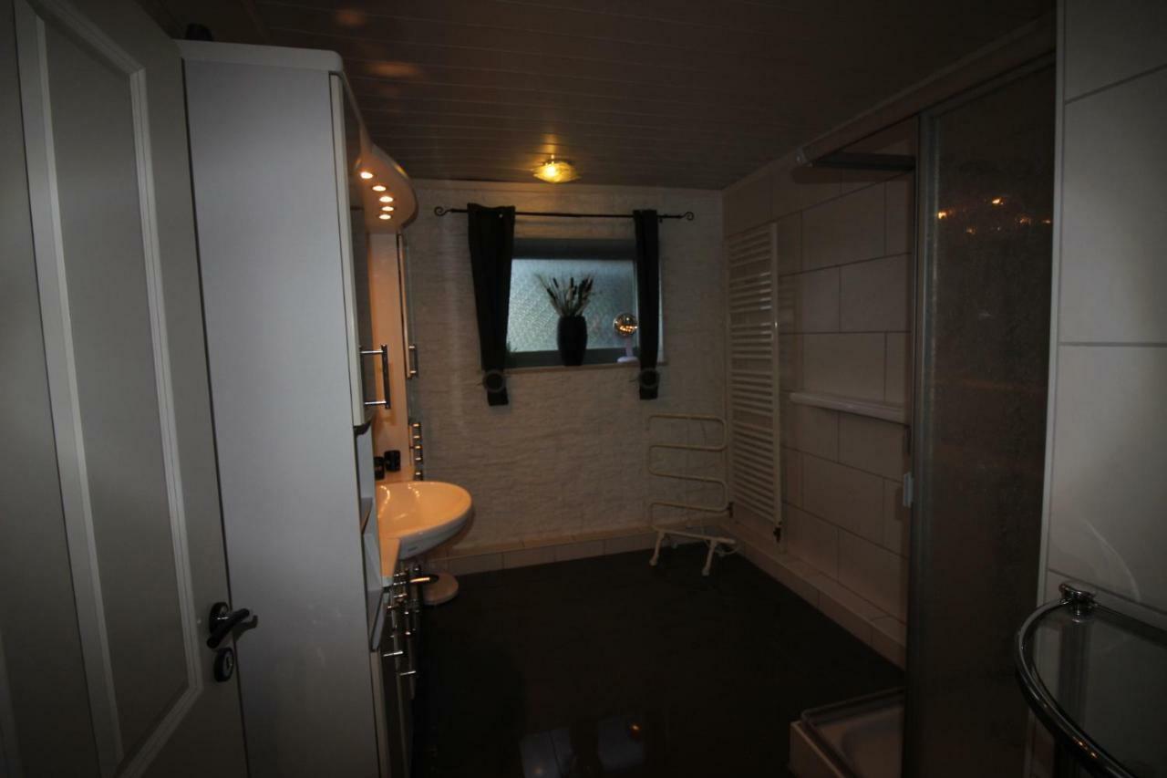 Haus Abbi, Ferienwohnung Mit Schwimmbad Hage Esterno foto