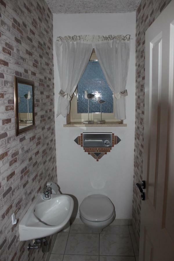 Haus Abbi, Ferienwohnung Mit Schwimmbad Hage Esterno foto