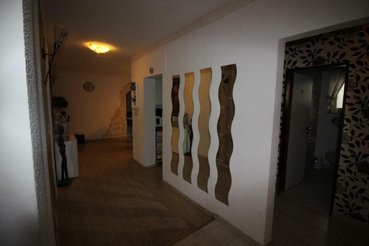 Haus Abbi, Ferienwohnung Mit Schwimmbad Hage Esterno foto