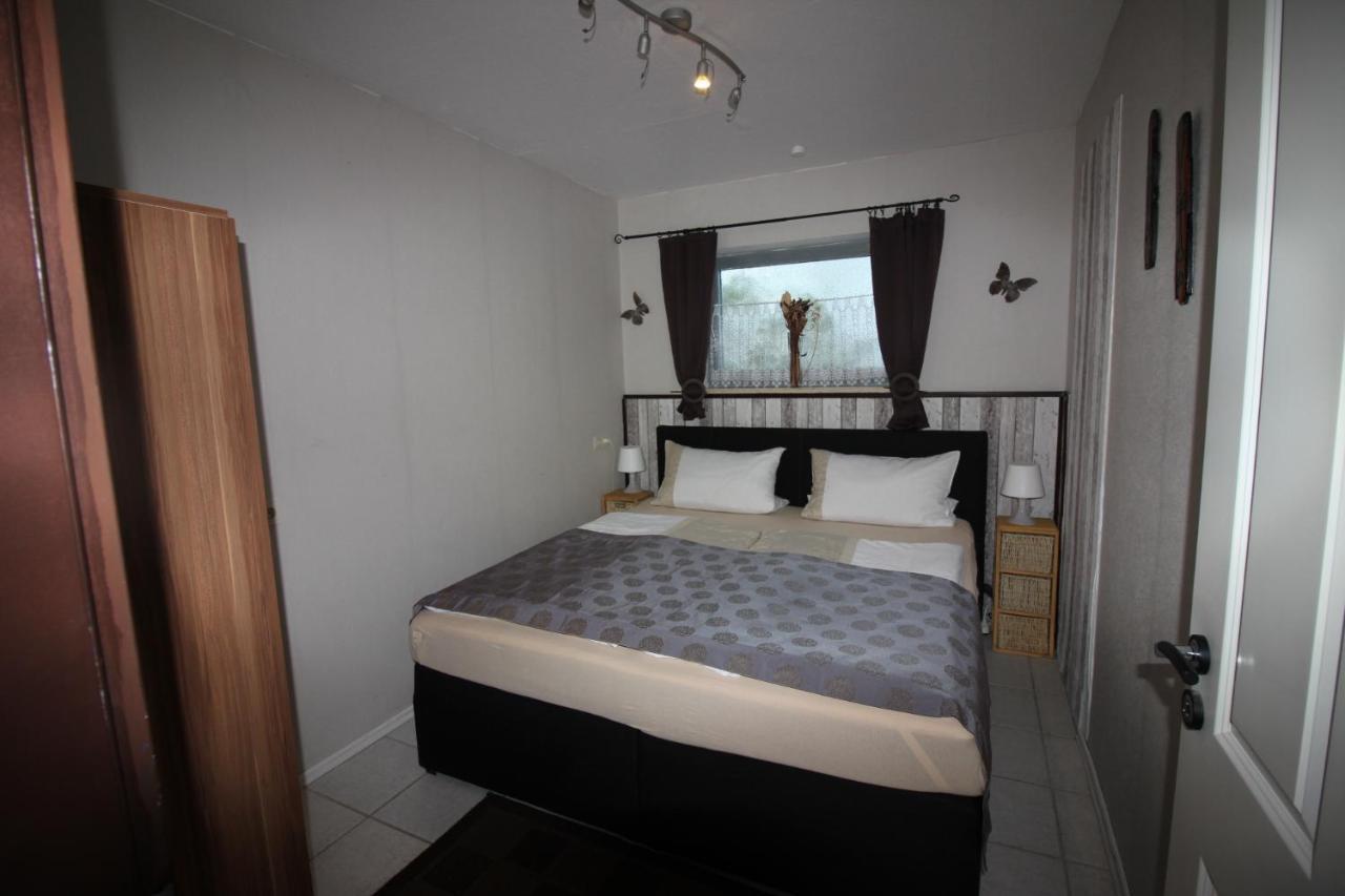 Haus Abbi, Ferienwohnung Mit Schwimmbad Hage Esterno foto